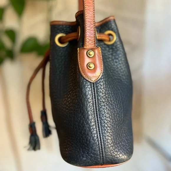 Dooney & Bourke Vintage Navy Blue Leather Drawstring Bucket Medium Crossbody Bag - Picture 6 of 16